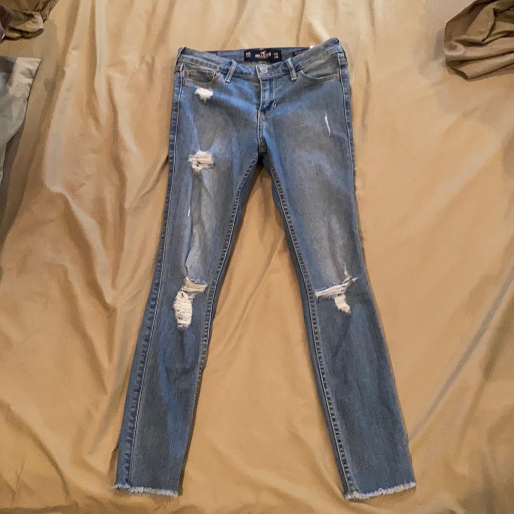 Hollister size 00S cropped skinny jeans. EUC